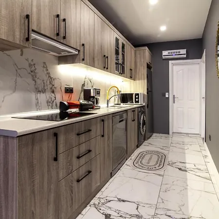 Amazing Flat Near Kennedy Avenue In Fatih Апартаменты *